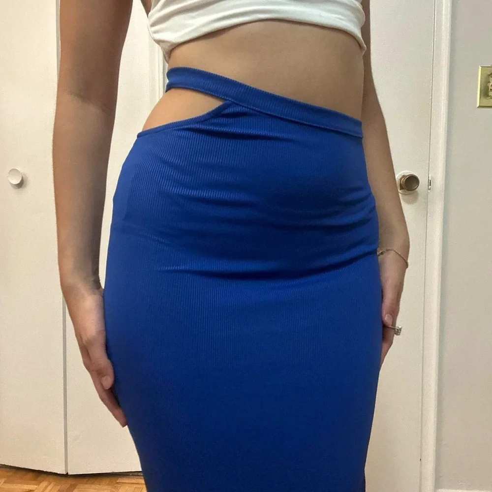 💙 Blue Midi Skirt with Cut Out Detail Size Small - Picture 4 of 5